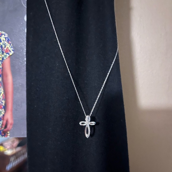 10K White Gold Diamond Cross Necklace - Picture 1 of 5